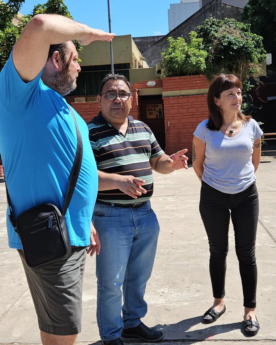 juanjo_castro's tweet photo. Hoy junto a @RuizValuruiz visitamos la EES N° 7 de San Miguel, donde fuimos recibidos por el director #AngelGatica. Allí recorrimos y supervisamos las obras que se vienen realizando en la institución gracias a la gestión del Gobernador @Kicillofok.

#AxelCumple https://t.co/E2SNclaQAm