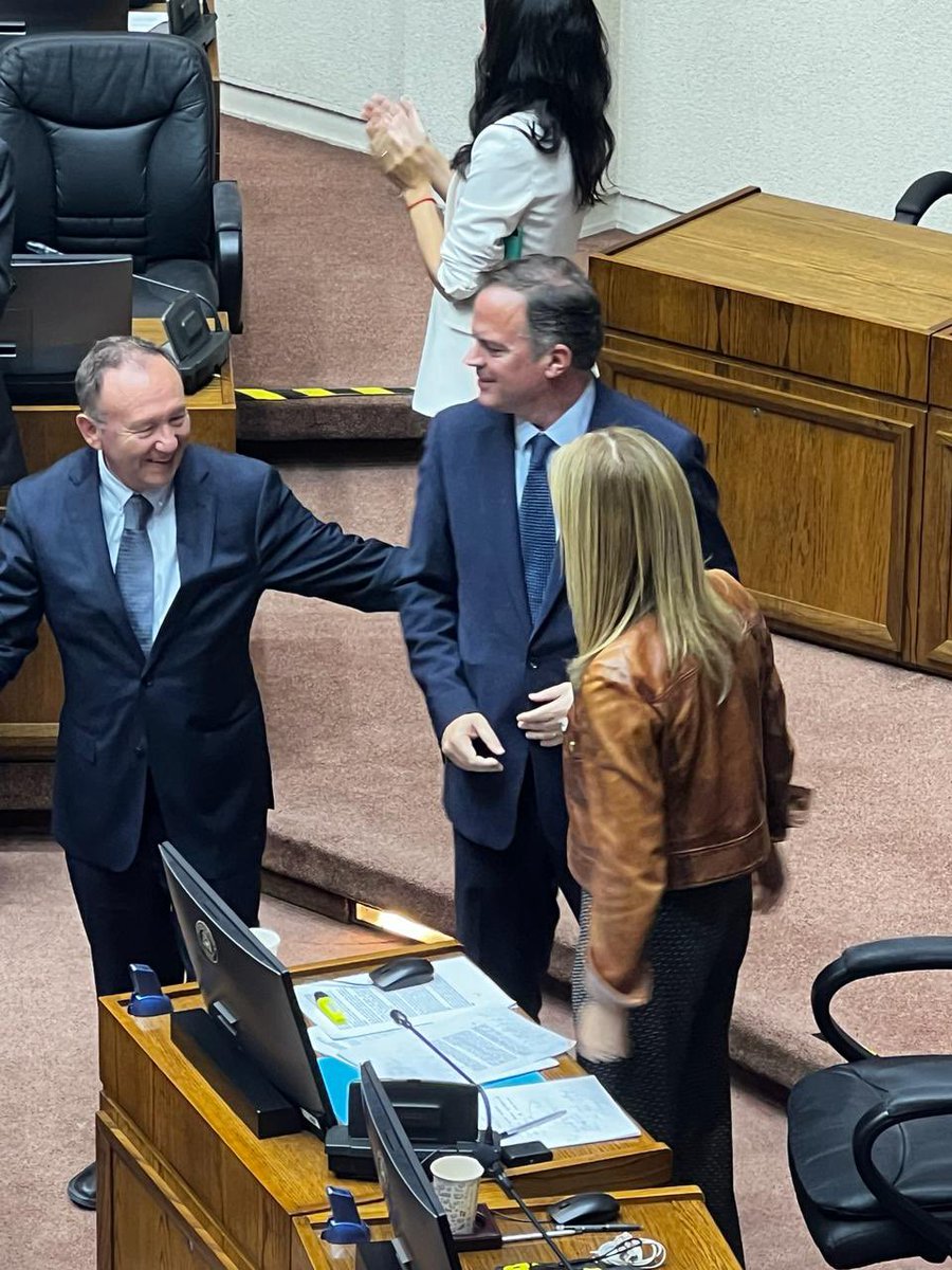 ximerincon's tweet photo. Felicitaciones a @jgarciaruminot y a @matiaswalkerp quienes asumirán la presidencia y vicepresidencia de la mesa del Senado. Ambos grandes senadores que han demostrado por años su experiencia y buena labor. Siempre han trabajado por la búsqueda de buenos acuerdos y no tengo duda que será así presidiendo el senado.