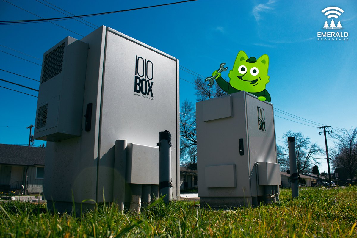 EmeraldFiber's tweet image. Big shout-out to @IOIOBox for supplying the perfect enclosure for our fiber infrastructure. Made in the USA, based in Portland, and incredibly customizable. Thanks, IOIO! We have some more cabinet builds we&apos;ll be posting about soon. 😉

#ioiobox #eugeneoregon #emeraldbroadband