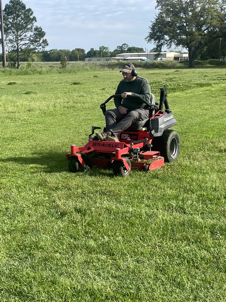 CoachT_LYL's tweet photo. 30 Mins Later This Guy Told Us To Get Out The Way!!
Great People In Crowley Louisiana‼️‼️
#1HeartBeat
#SeeTheVision
#BuildTheVision
#WinTheVision
#KeepTheVision
@donlee9596 https://t.co/mS07nMgpzq