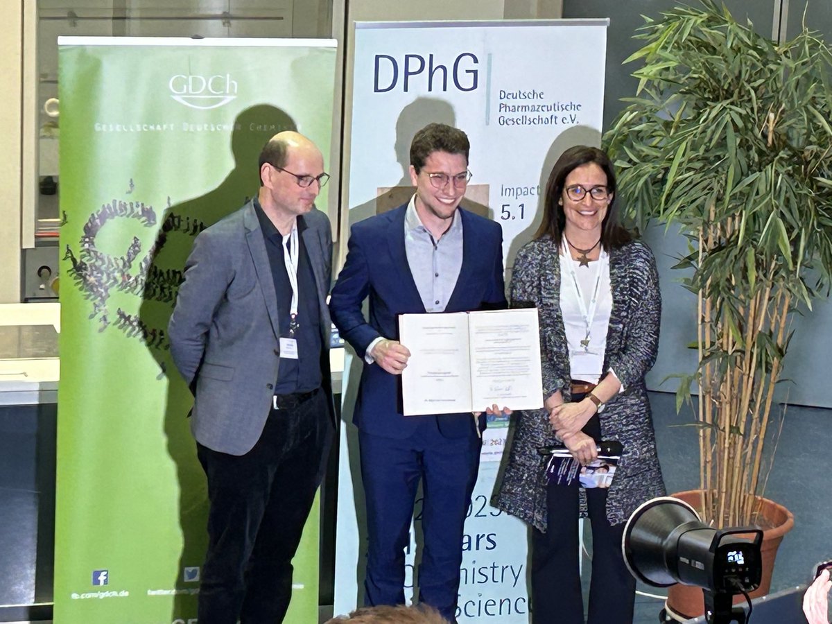 Congratulations to former PhD student @RRSteimbach for winning a Dissertation Prize from the MedChem division of the @GDCh_aktuell. Well deserved!