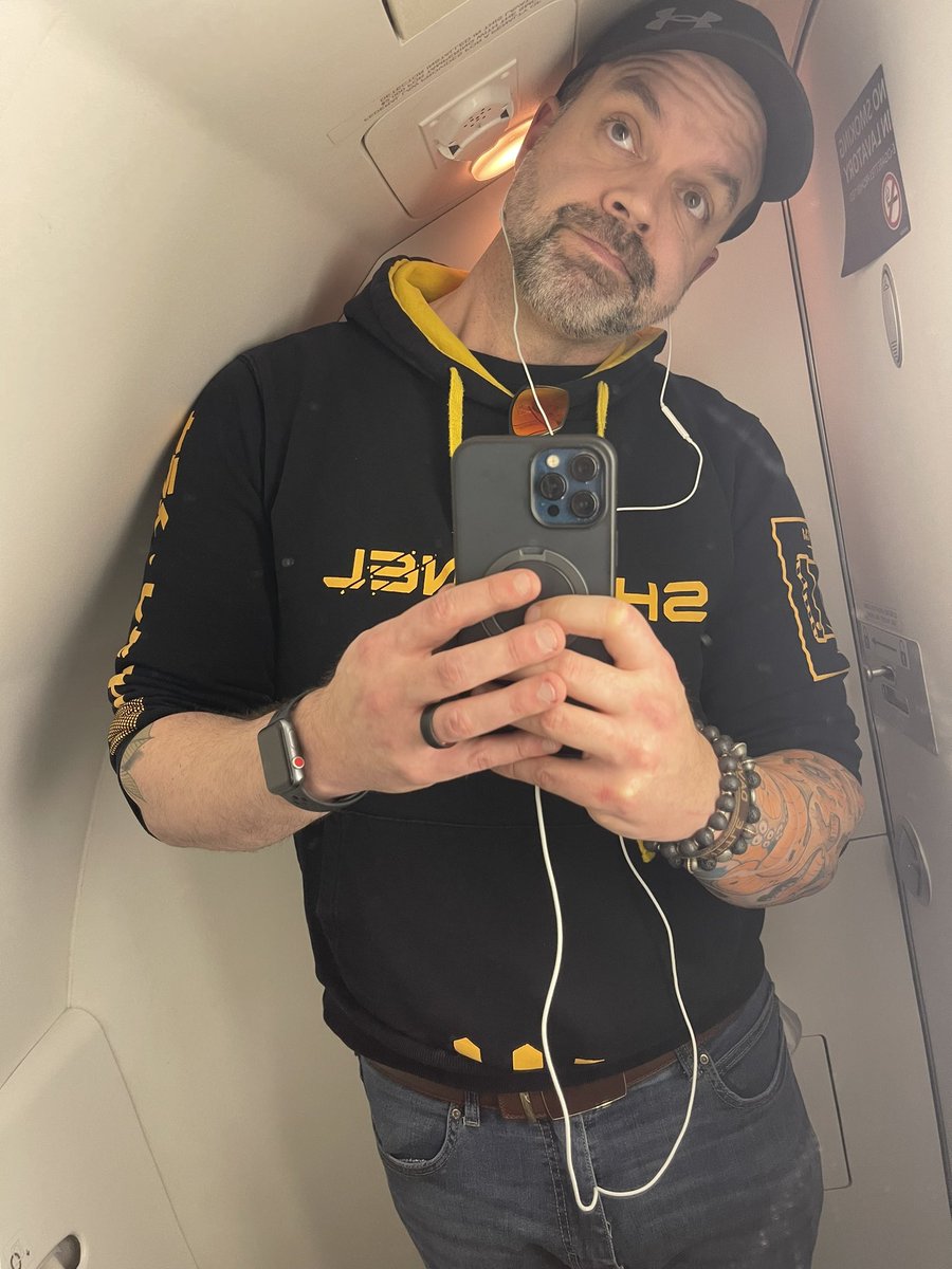 DaveyJGames's tweet photo. Fun Fact: I still don’t fit in airplane bathrooms. https://t.co/dSWXYg3h6K