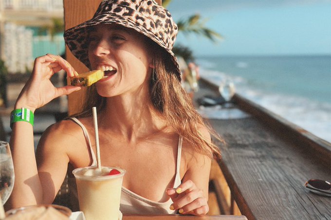 Nip slips and pi&ntilde;a coladas 🫶🏼 https://t.co/ZsrIUtBecx