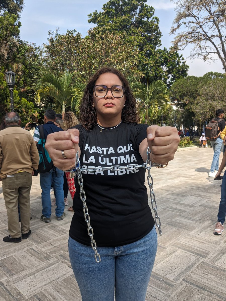 MaLuisaOrtegaL's tweet photo. #19marzo La Alianza de Mujeres Políticas en Venezuela, en los edos Mérida, Táchira, Dtto. Capital,Trujillo,Zulia, Lara y Guárico, exigimos la libertad de las 20 mujeres presas políticas y de los más 300 presos políticos en Vzla
#HastaQueLaUltimaSeaLibre
#SinMujeresNoHayDemocracia https://t.co/TYr9KtsXSt