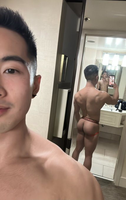 Hungry 🍑 https://t.co/SR2UxETYwy