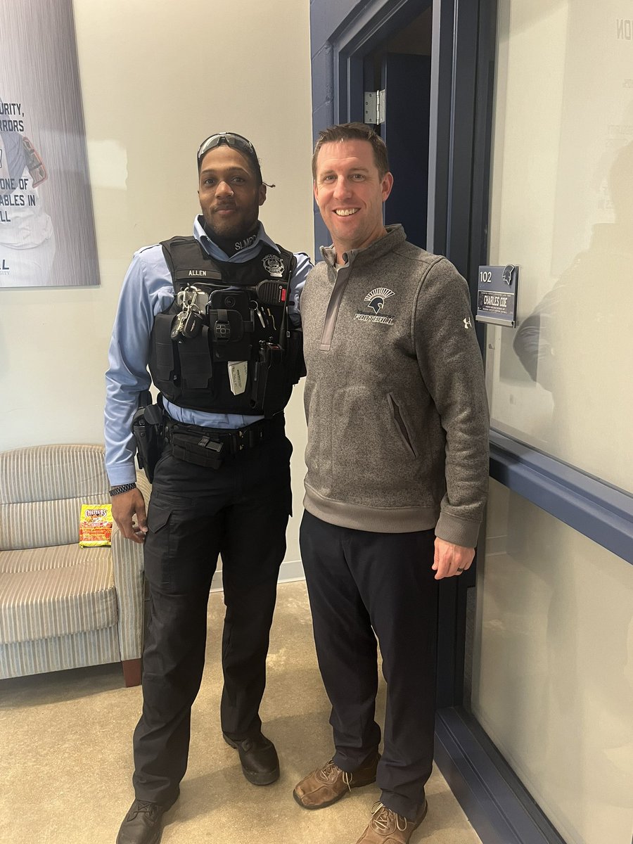 Always great when former players stop in and are now professionals. Congrats to former RB Ron Allen who is now serving on the STL police force.