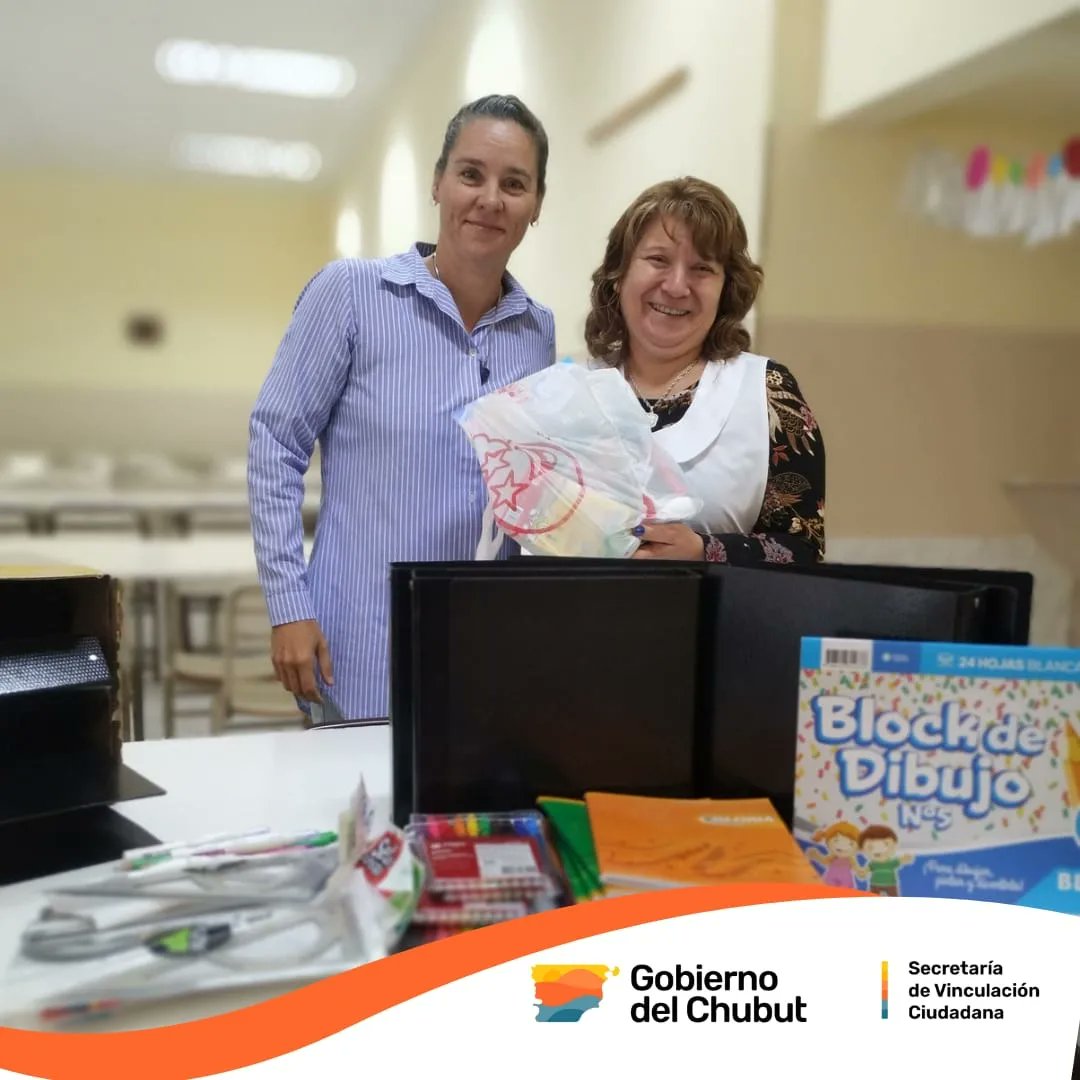•La Escuela N° 130 "La Angostura" de Gaiman recibió módulos de alimentos y kits de útiles escolares. Agradecemos el compromiso de la Sra. Elba Willhuber <a href="/DesChubut/">Ministerio de Desarrollo Humano</a>, cuya gestión efectiva hizo posible la entrega de estos esenciales recursos.