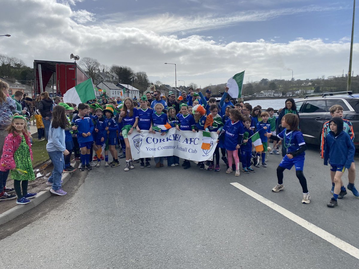 Great turnout of club members for the annual st Patricks day parade in Whitegate. #thecrewinblue turning green. Well done to the organisers and volunteers who made it all possible. Geata ban Abu