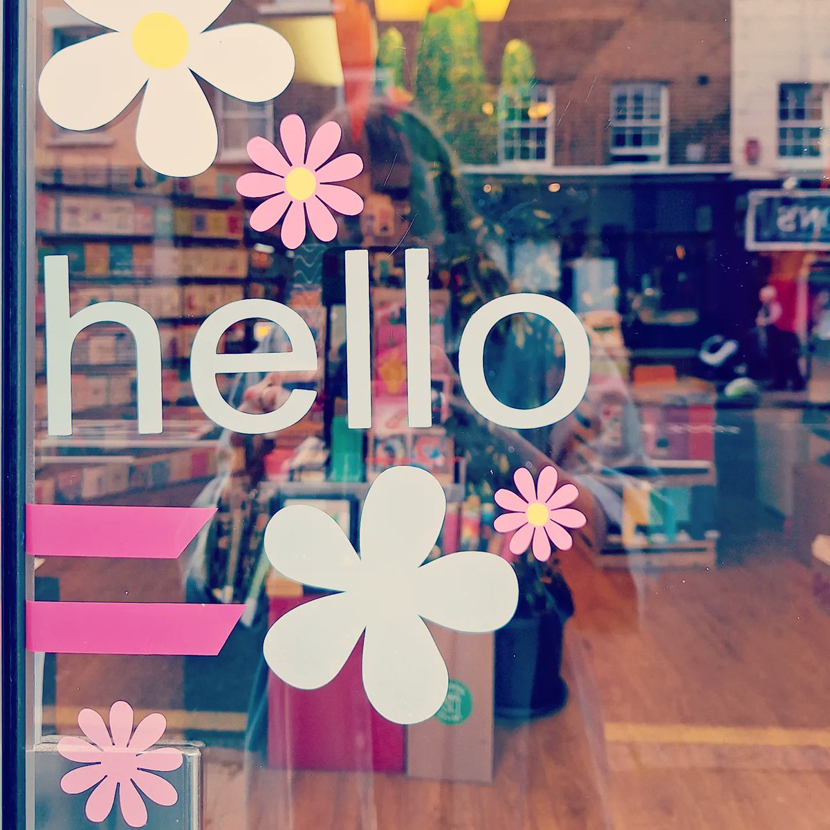 SPRING BE SPRINGIN' 
🌼🌿🩶🌸🌿🩶 
New window is probably the cutest yet 💌
#romanroad #towerhamlets #eastlondon #shoplocal #londonshop #mileend #cardsandgifts
instagram.com/p/C4s2KiDIKwL/…