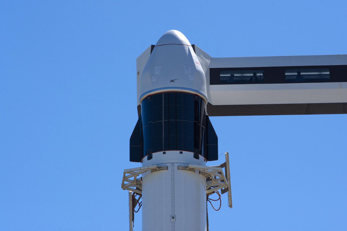 Dragon 2 vertical on pad 40 for the first time