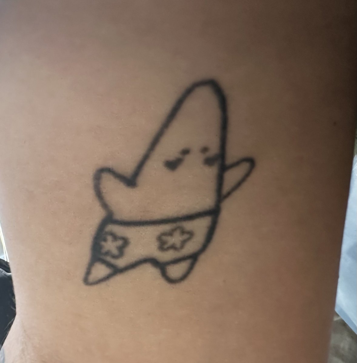 keonheesalex's tweet photo. Leedo's reaction to my Patrick tattoo and he thought it was so cute
#ONEUS #La_Dolce_Vita #ONEUSWorldTour #oneusfansign https://t.co/Z1qnK4xYES