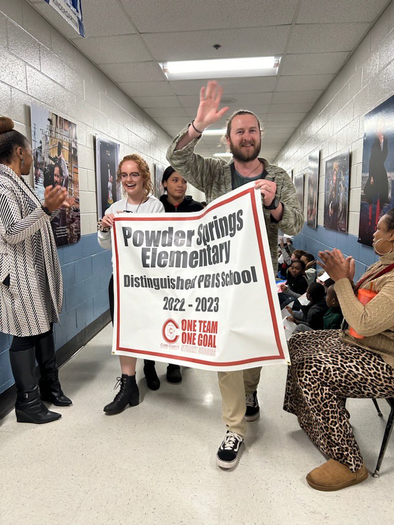 KenyattaFred1's tweet photo. We had a great time celebrating our PBIS 2022-2023 Distinguished School status. Our students loved the parade! @PowderSpringsES @MrsChafin_K_PSE @jkirkl14 @SWalter_Teach #PSEistheplacetobe! https://t.co/ccu9eJvjq4