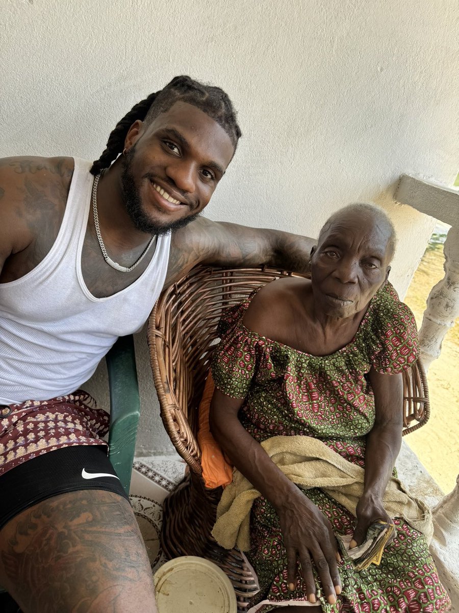Heartwarming: #Jets TE Kenny Yeboah got to complete his lifelong dream by finally meeting his grandmother from Liberia. 

🥹🥹🥹

“All I ever wanted as a kid was to meet my grandmother in Liberia and I got the chance to do so. Thank You God!”