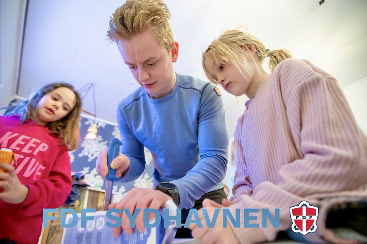 ThomasHeie's tweet photo. I dag lavede vi musikinstrumenter i FDF Sydhavnen 🎻🪇🎺🥁🎸🎷🎵 

Det var ret sjovt 😅

Vi mødes hver tirsdag i Frederiksholm Kirke kl. 17:00 - 18:30 og ALLE børn mellem 6 og 13 år er velkomne 🤸🏻‍♂️ @FDFerne #ståsted #FDFoplevelser #MereLeg https://t.co/xhIvk72qcP