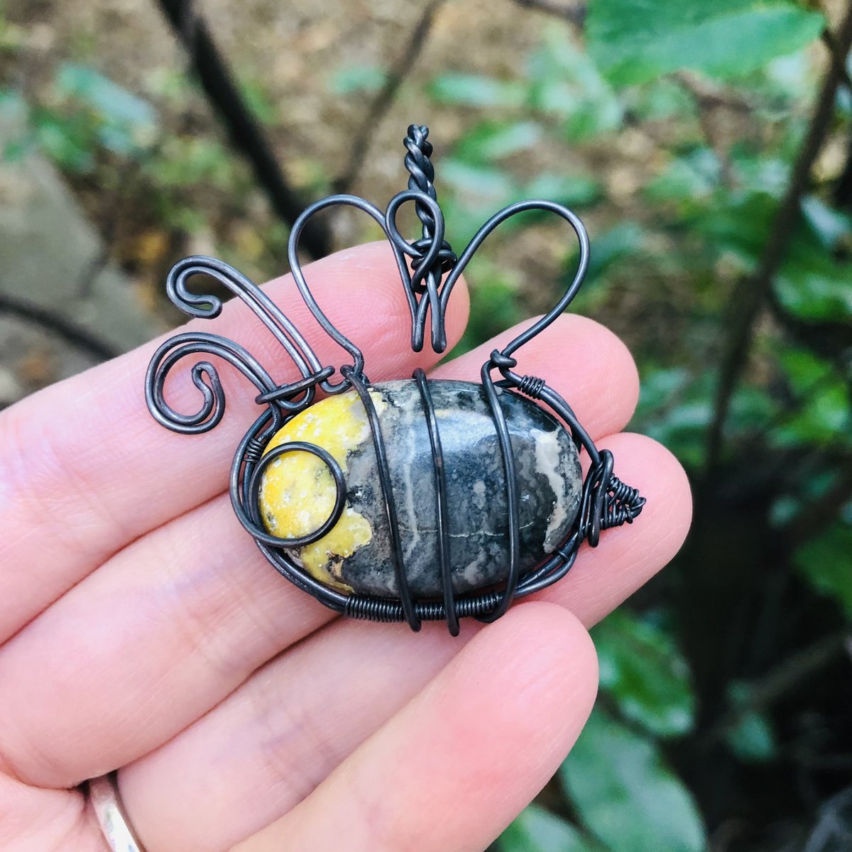 washbears_wares's tweet photo. i’m bringing home a baby bumblebee.. 🎶🐝🖤 https://t.co/TQittubCkg