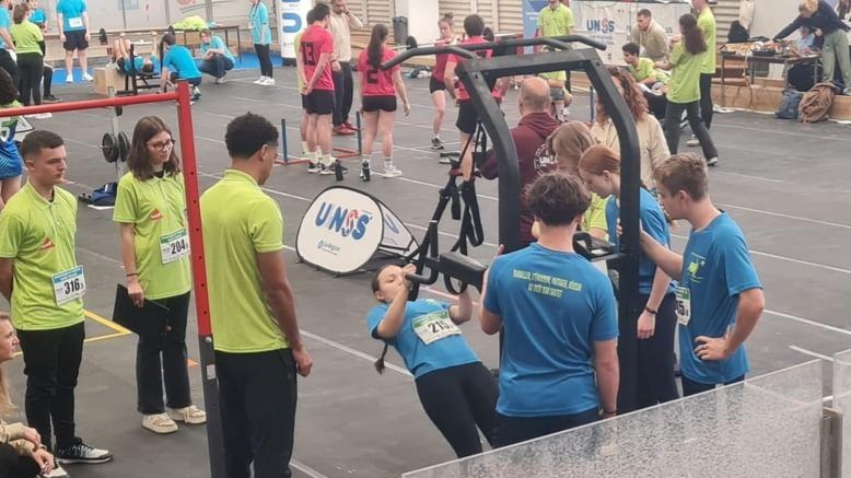 Bravo aux élèves de l'équipe de Circuit Training du <a href="/LyceeDautetLR/">Lycée Jean Dautet</a> qui participaient la semaine dernière au Championnat de France <a href="/unss/">UNSS_National</a> <a href="/UNSSPoitiers/">UNSS Poitiers</a> à Dardilly <a href="/UNSSLYON/">UNSS LYON</a>. Ils ont fièrement représenté l'Association Sportive, <a href="/AggloLR/">La Rochelle Agglo</a>, <a href="/departement17/">Département de la Charente-Maritime</a> et <a href="/acpoitiers/">Académie de Poitiers</a>.