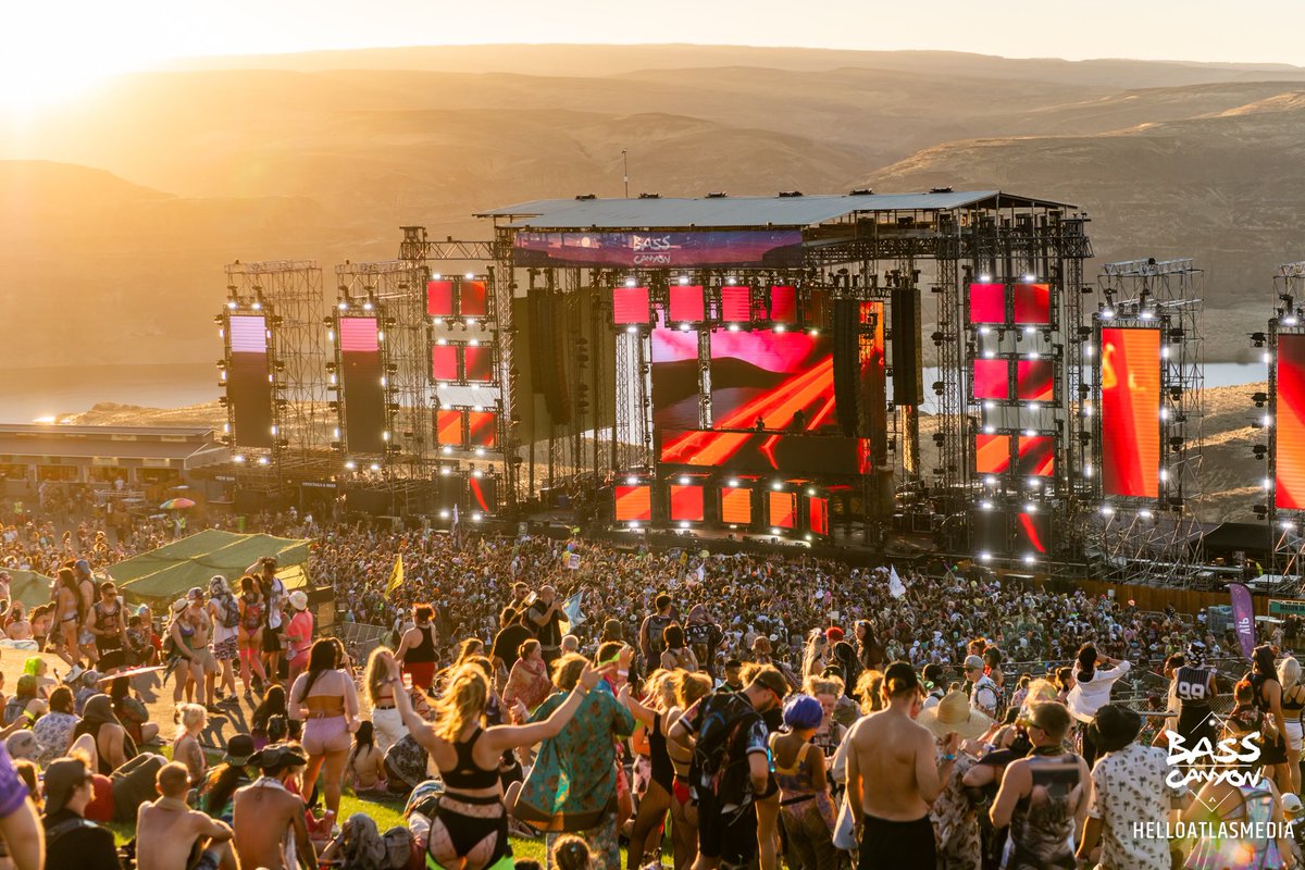 Forever dreaming of these sunsets at The Gorge 🤩