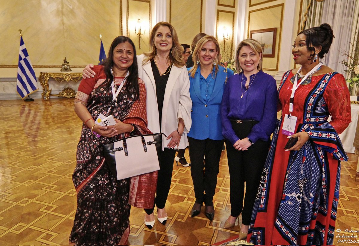 Aντιπροσωπείες 57 χωρών συμμετέχουν στη Σύνοδο Κορυφής του Women Political Leaders Athens Summit 2024 . Εδώ από την θερμή υποδοχή της A.E. Πρόεδρο της Δημοκρατίας κυρίας Κατερίνας Σακελλαροπούλου στο Προεδρικό Μέγαρο . Women Political Leaders Athens Summit 2024 .