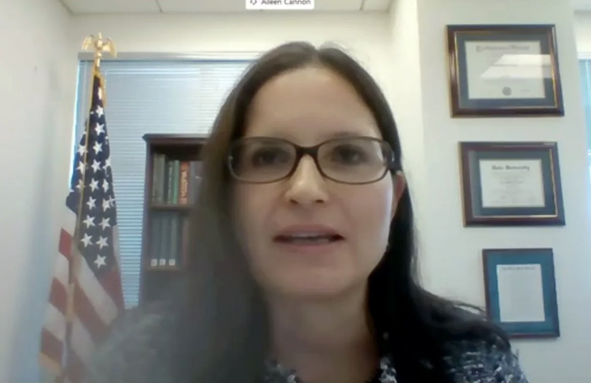 RadarResist's tweet photo. Cannon proposed to instruct jurors a president has sole authority to declare records personal, which legal experts say would amount to dismissing the case. 

She is saying that if TFG wants to take TS, highly sensitive,nuclear secrets classified docs for personal use,he’s allowed https://t.co/GVcpjzbwHW