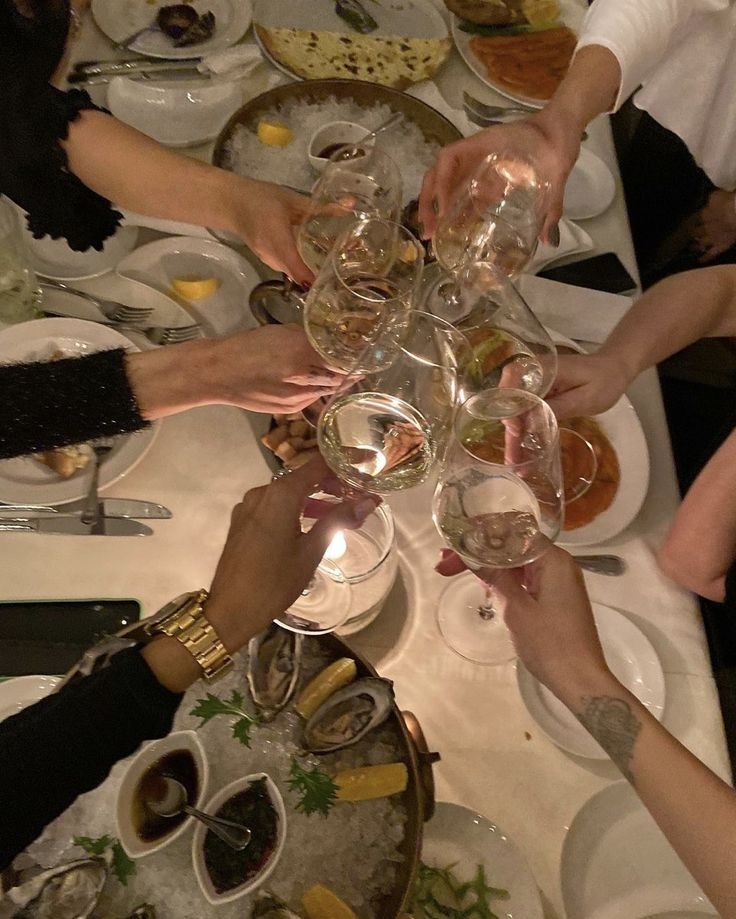 BrittyButler_'s tweet image. Dinner Time 🇫🇷

#EiffelTour