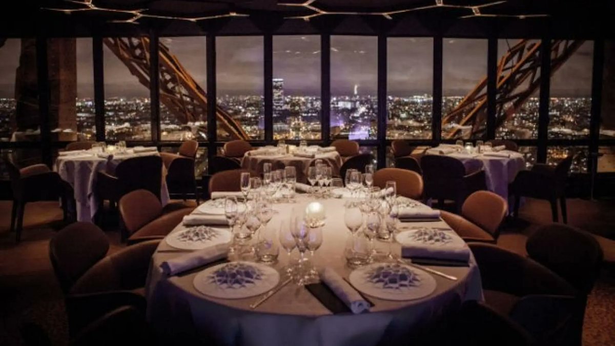 BrittyButler_'s tweet image. Dinner Time 🇫🇷

#EiffelTour