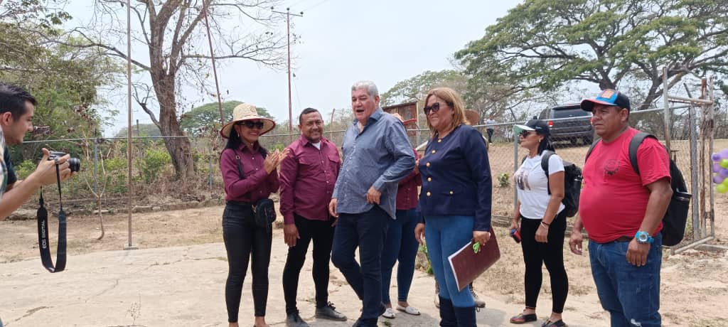 #EnFotos | Gracias al Pdte <a href="/NicolasMaduro/">Nicolás Maduro</a> hoy se reinaguro 10 instituciones educativas del municipio Rómulo Gallegos del estado Apure con las Brigadas Bricomiles y FEDE venceremos <a href="/_LaAvanzadora/">Yelitze Santaella</a> <a href="/eduardopiate2/">eduardo piñate</a> <a href="/info_mppe/">INFO MPPE</a> @MPPEDUCACION <a href="/marys_orasma/">Marys Orasma</a> <a href="/delcyrodriguezv/">Delcy Rodríguez</a> <a href="/jaarreaza/">Jorge Arreaza M</a>