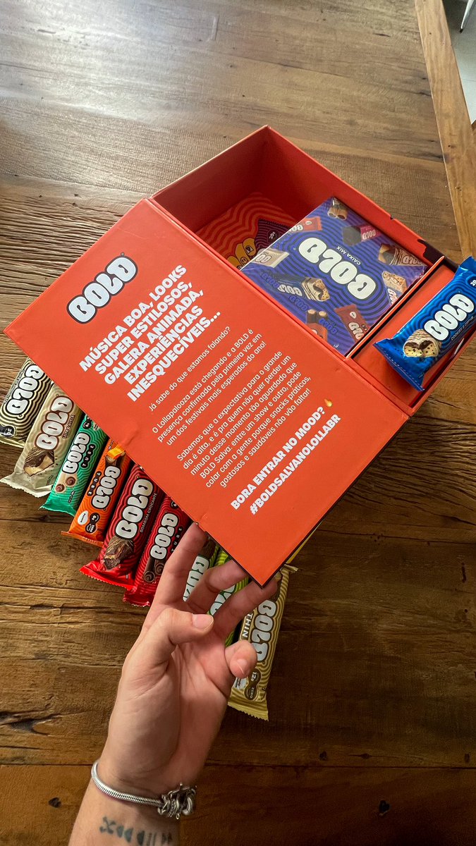 A <a href="/bold_snacks/">BOLD SNACKS</a> é a barra de proteína oficial do Lollapalooza Brasil! 🍫🛸

Vão rolar ações incríveis no stand deles no festival. Sério, não dá pra perder.

Quem estiver lá vai ter a oportunidade de descobrir o sabor surreal da BOLD! 💙

#BOLDSalvaNoLollaBR