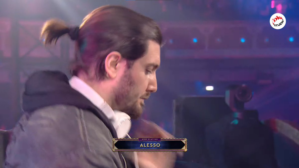 Alesso @ #TomorrowlandWinter with a let me go remix rn