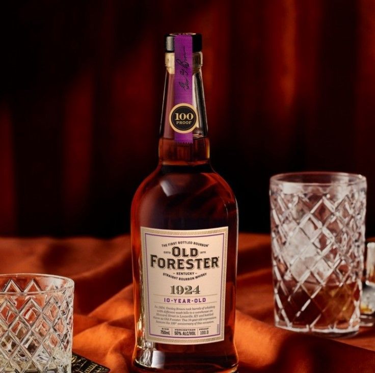 An unmissable release from the exclusive Whiskey Row Series, Old Forester 1924 10 Year Old is a 100-proof bourbon whiskey commemorating another significant milestone in Old Forester's rich and storied history. You can find it at Frootbat. Shop now: buff.ly/3TJZMPu