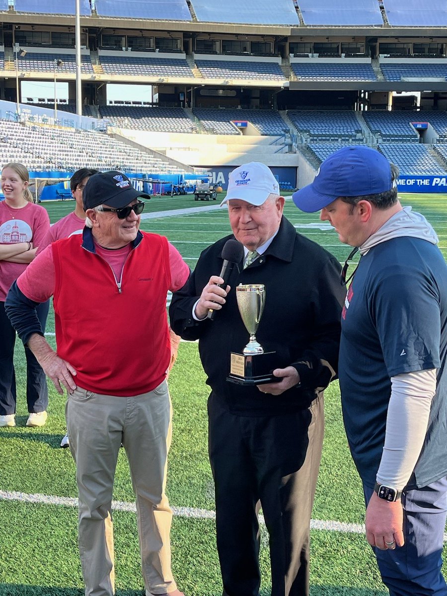 SPOAndrew's tweet photo. Another great Legislative Kickball Game! Congrats to the Senate on their victory and a big thanks to all USG institutions who helped support this fun event! #gapol https://t.co/9vvu5vmw55