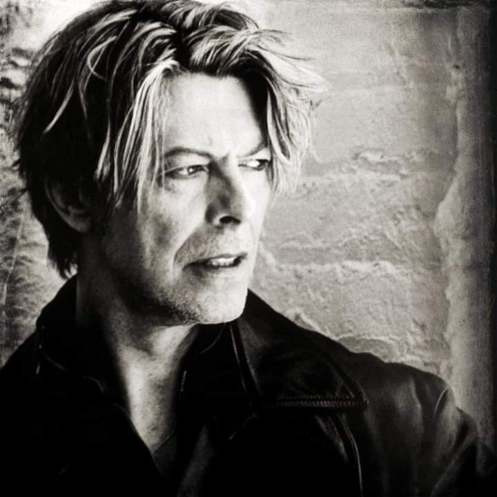Agniesz61796740's tweet image. #FabOver50
Day 20

David Bowie (b. 1947)

📀 Hours (1999)
🎶 Thursday's child 
youtu.be/gfOKDB0ChQk?si…

📀 The Next Day (2013)
🎶 Where are we now 
youtu.be/QWtsV50_-p4?si…

📀 Blackstar (2016)
🎶 Blackstar 
youtu.be/kszLwBaC4Sw?si…