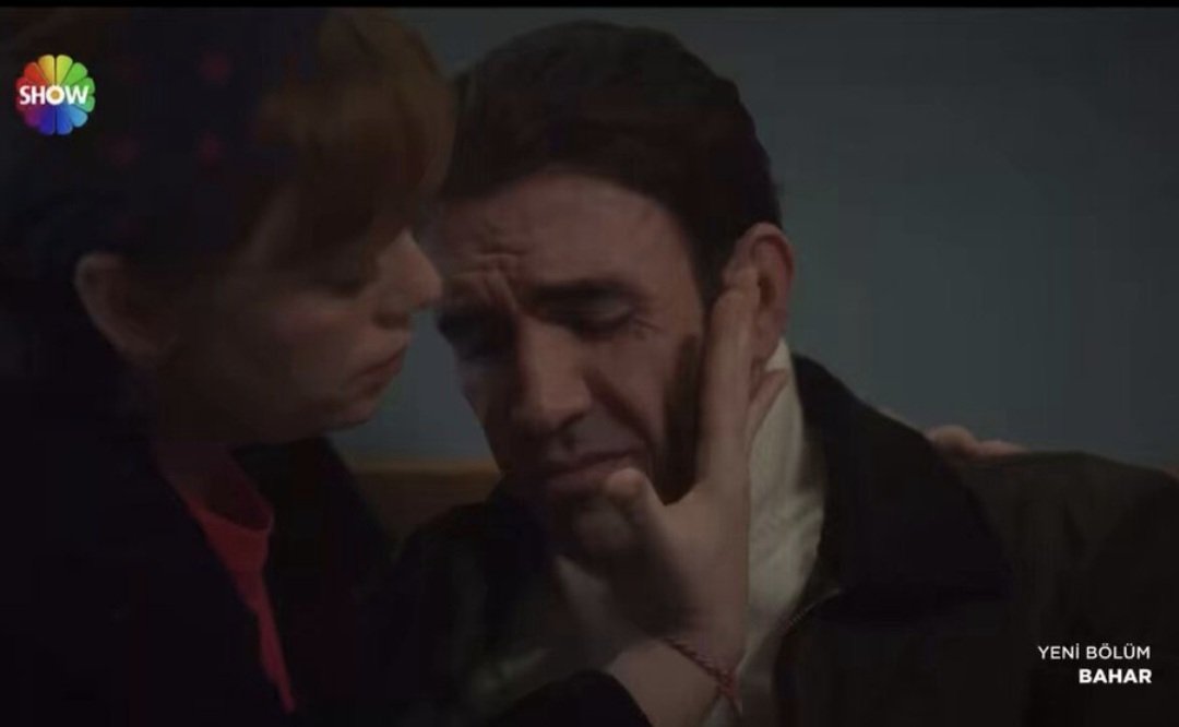 İnsanın yaşı kaç olursa olsun,  çocuklukta ebeveynin sevgisinden ve ilgisinden mahrum kalan bireyler, yetişkinlikte o duygusal boşluğu asla dolduramazlar yetişkin birer anne ,baba olsalarda #DemetEvgar #Bahar #Sondakika