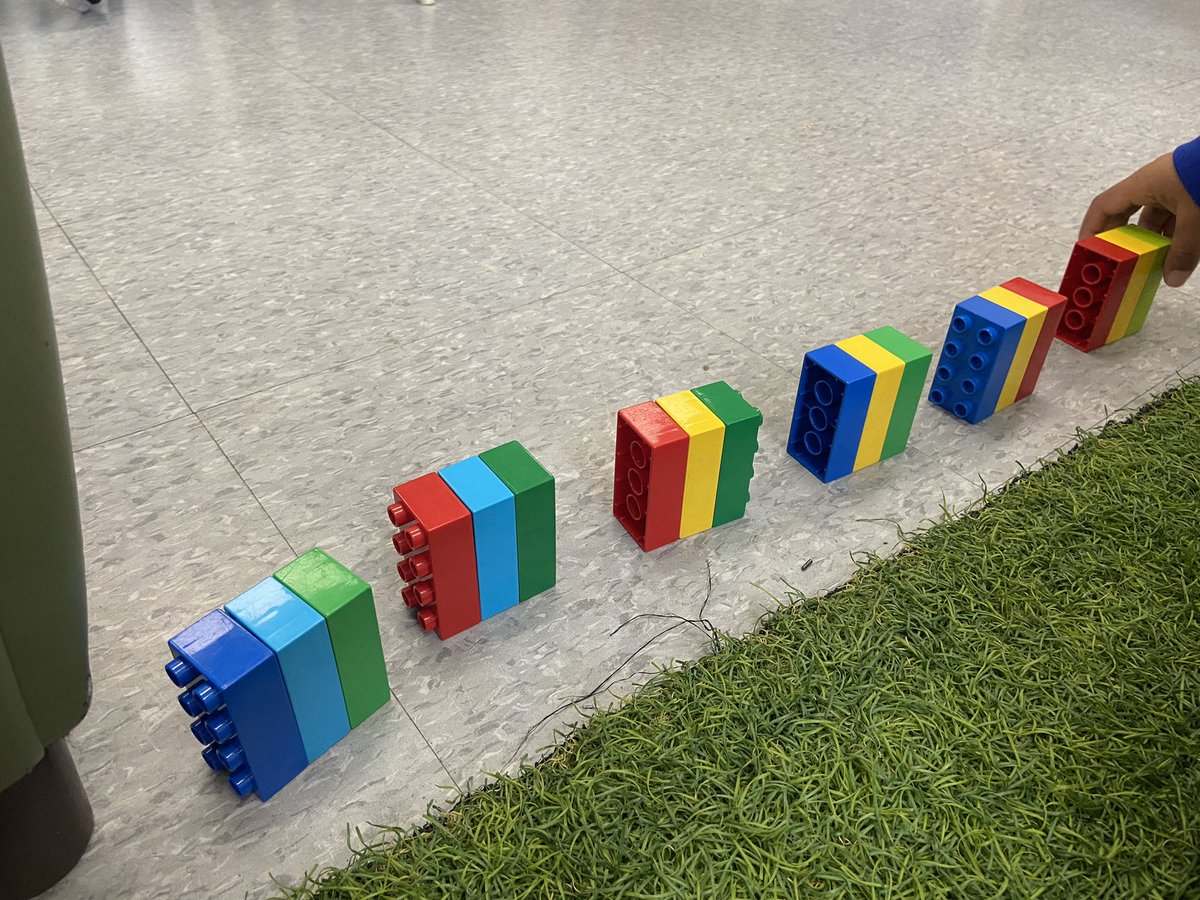 AnitaBaudoux's tweet image. Combining literacy skills, coding, collaboration and #SixBricks to create and blend word algorithms. @StMonicaOCSB #ocsbLiteracy #ocsbCoding