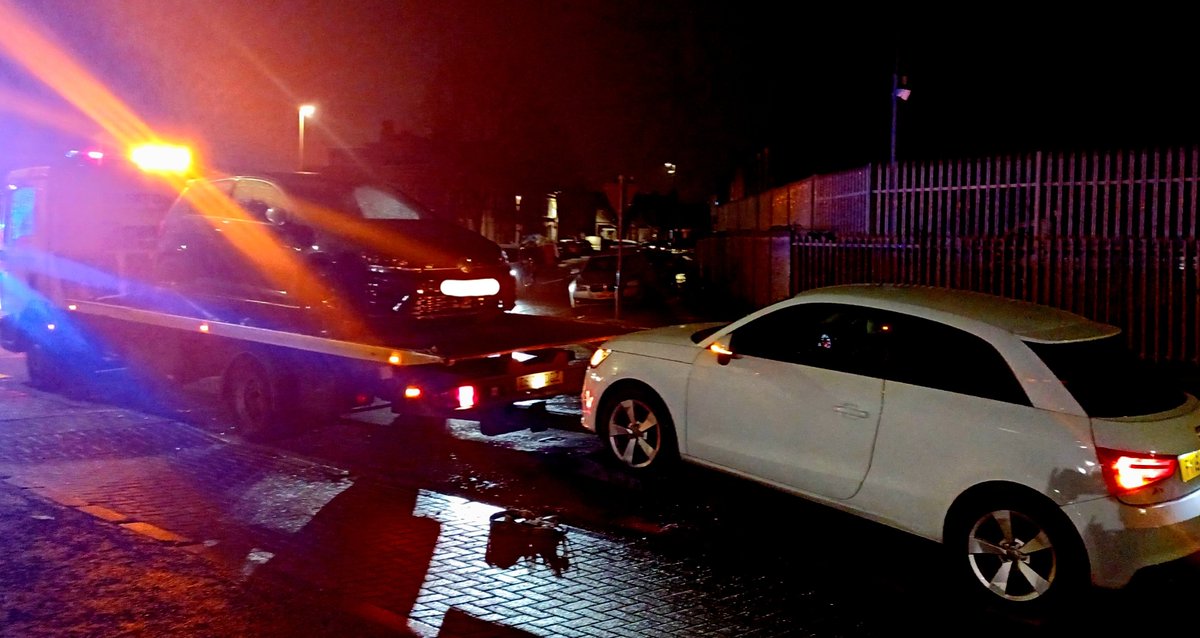 Team 1: Officers stopped and seized this #VW #Golf in #Tyseley #Birmingham for no road tax. Whilst recovering the vehicle this #Audi went past showing no insurance. Vehicle stopped and seized. #2for1Special #Followtherules