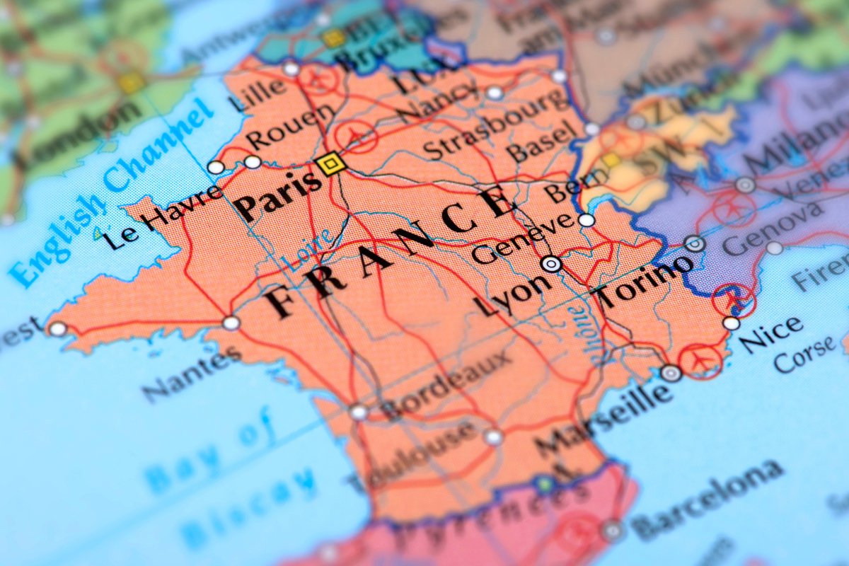 HumanitiesAU's tweet photo. Have you enjoyed a glass of 'plonk' and found yourself wondering why it’s called that?🍷
It's #UNFrenchLanguageDay 🇫🇷 & to celebrate Prof @VeroniqueDuche FAHA @unimelb has lifted the lid on the surprising ways French still influences modern English. https://t.co/T5JRnJUbdd https://t.co/e2aMwssbWN