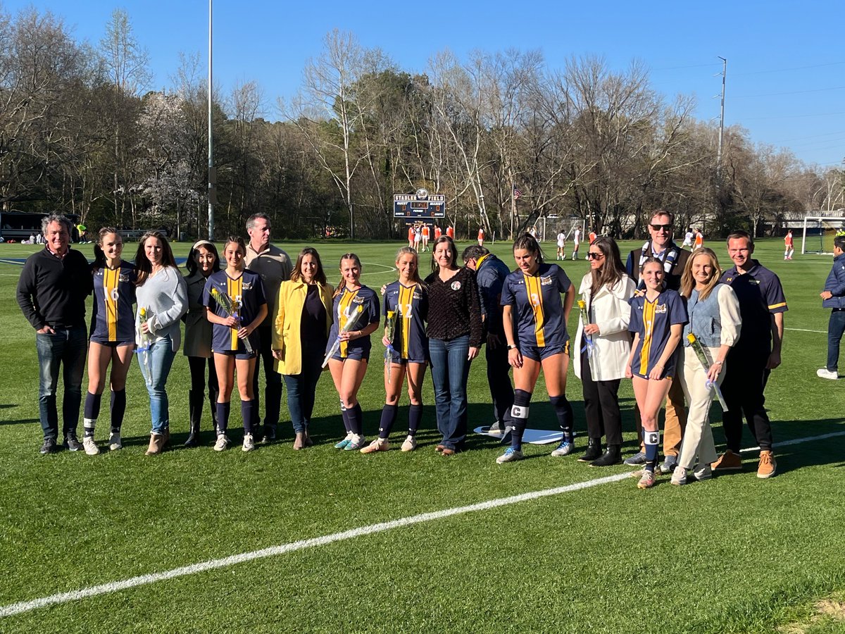dwaugh3's tweet photo. Great senior night win for Girls Soccer!  Undefeated so far.  Thank you Berkely, Alex, Lydia, Isa, Hannah and Claire.  Looking for 3rd straight trip to state finals for this group!! @MaristBooster https://t.co/w9Yvecflgl