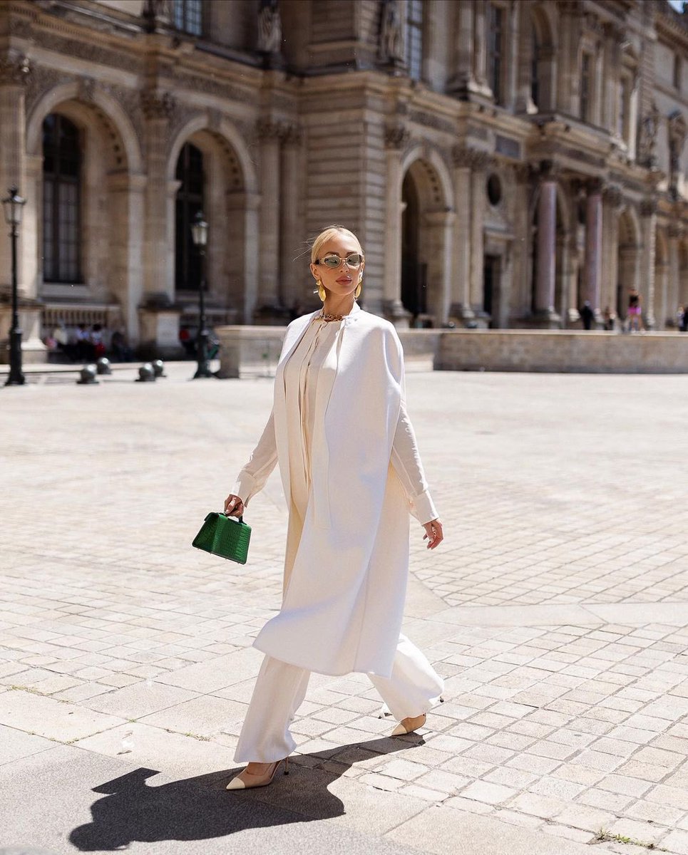 ParisWildwood's tweet image. My diamond shined the brightest. Cheers to the Hamptons! 💎🛩️ #LHOHH #DiamondBall