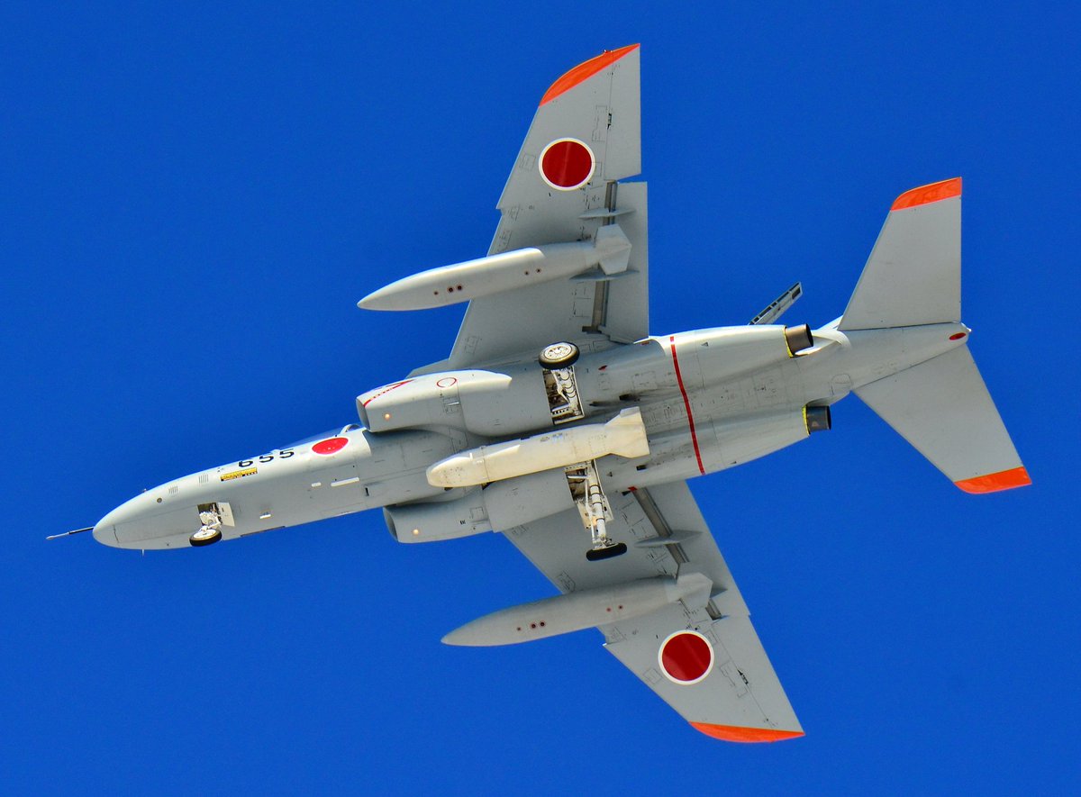 【三沢基地 T-4 集塵ポッドつき】
おはようございます😮全国的に寒い朝ですね。🌸開花は少し遅れそうかな。
北朝鮮がミサイルらしきものを発射すると集塵ポッドつきのT-4が上がります。おそらく大気中の放射性物質をサンプリングしているのだと思います🤔
相変わらず迷惑きわまりない国・・( ´△｀)