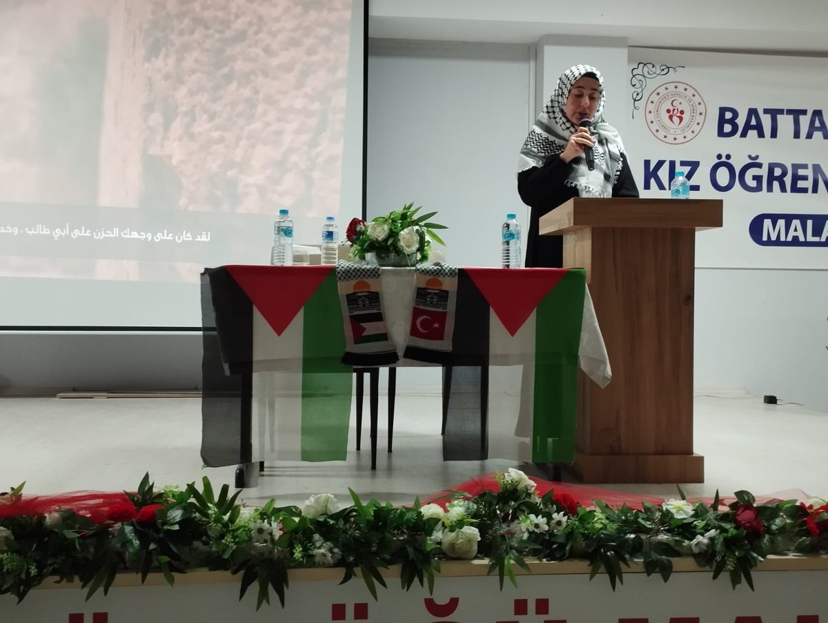 MalatyaKYGM's tweet photo. Battalgazi Yurdu, Filistin gecesinde Dr. Nahle Alhırtal hocayı ağırladı. Programda yapılan ürünlerin satışından elde edilen gelir, Gazze'deki kardeşlerimize gönderilecek.
.
#YurdumdaRamazan https://t.co/qi9svxwVWu
