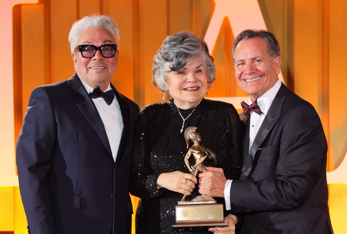 .<a href="/USCLAA/">USC Latino Alumni Association</a> raised over $1 million at their 50th anniversary gala! I also had the honor of presenting Oscar Munoz with <a href="/USCLAA/">USC Latino Alumni Association</a>’s inaugural Alumni Visionary Award and celebrating Martha Escutia’s Legacy Award!