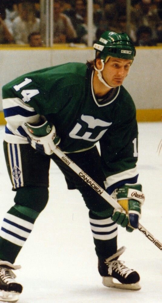 Happy birthday to former Whalers forward Bill Gardner!

Billy played for the Whalers from 1985-87. He later went on to serve as color commentator for Whaler games alongside @JohnForslund on SportsChannel for the 1996-97 season.

#Whalers