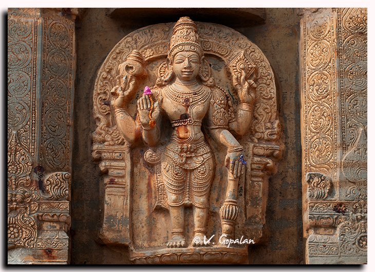 Incredible details - Maha Vishnu! Look at his left hand. You can see the fingers, phalenges, nails & even the rings in 3 of his fingers! If this is how it looks after 1000+ years, imagine how wonderful it would have been on the day of the inauguration! Pushpagiri temple, AP