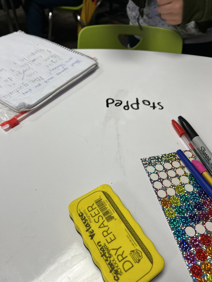Sandra43662319's tweet photo. Small group adding -ed to words. Students also added -ed to other words outside of book. Exciting 👍👍👍 Dual Language working in the L2.@ajmteach @HEitscool2Bdual @GwenL98 @MrsVelasco_HE @vhernan5 https://t.co/M7tchJdyxa