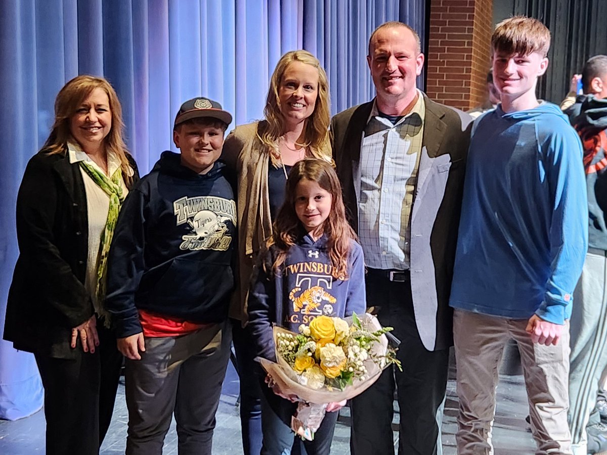 This evening our AD Mr. Brian Fantone was joined by Mrs. Fantone and his children Dylan, Luke & Kenna as Twinsburg BOE member Mrs. Tina Davis honored him for his designation as the NEOIAAA Athletic Director of the Year! We are Tiger Proud of Mr. Fantone! @NEOIAAA_AD @OHSAASports