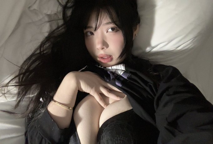 say 'hi' for anime n cuddles? https://t.co/DLwXbupRJw