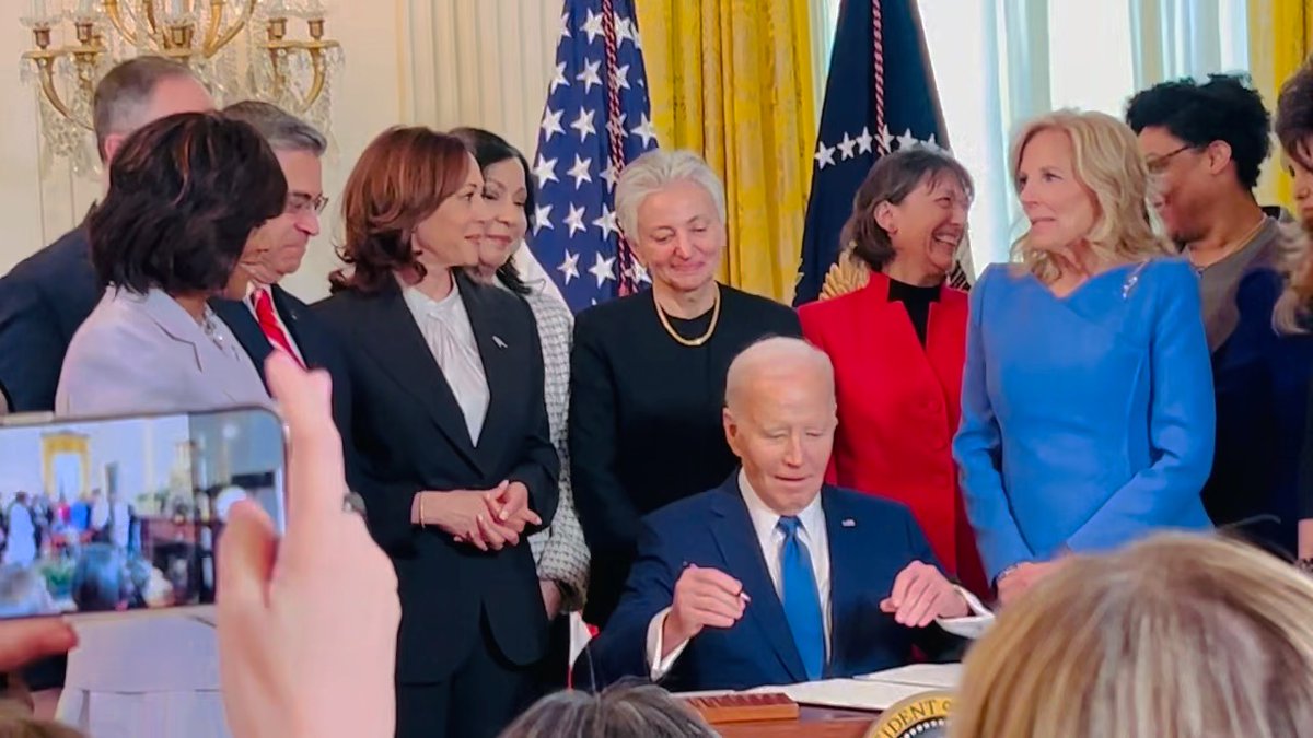 What an incredible opportunity to witness the remarks of @POTUS,@VP, @FLOTUS & @mariashriver at the White House yesterday. The signing of this EO adds $200M to the $100M for @ARPAH #WomensHealth,a pivotal moment for WH #research & women's healthcare journey. So grateful! @MGH_RI