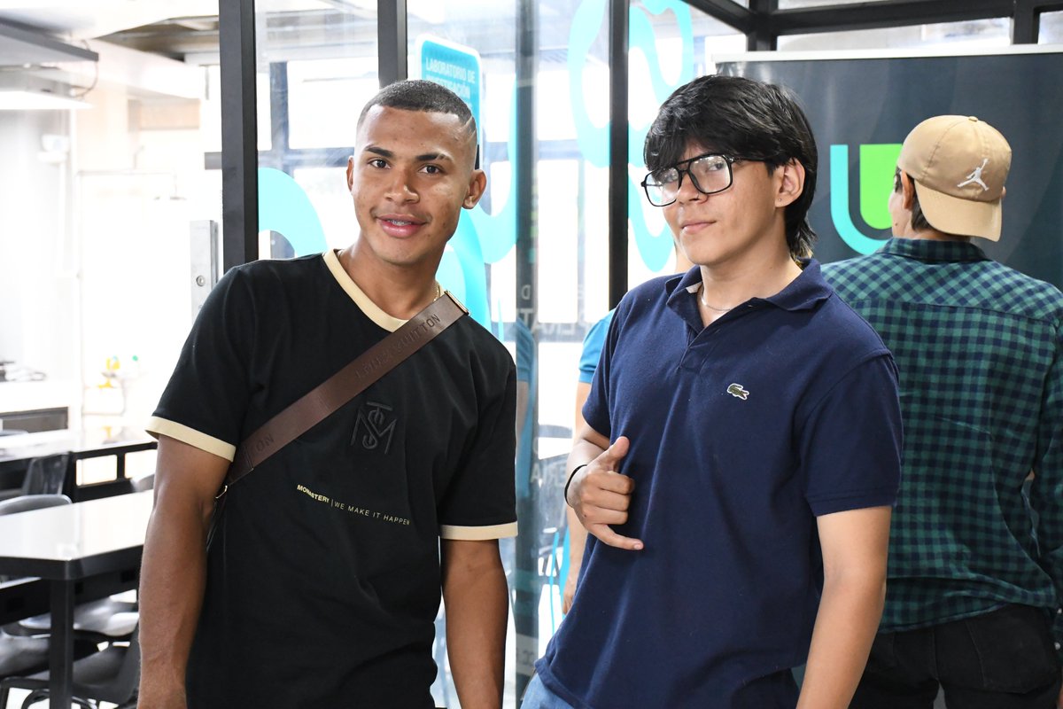 uccibaguespinal's tweet image. A quienes ves aquí serán los mejores en georreferenciación con tecnologías avanzadas para el geoposicionamiento gracias a la #UCC 💙💚

Ellos han decidido iniciar su futuro profesional en una increíble disciplina con la que cumplirán grandes retos. 😁

#GeoTop 😎