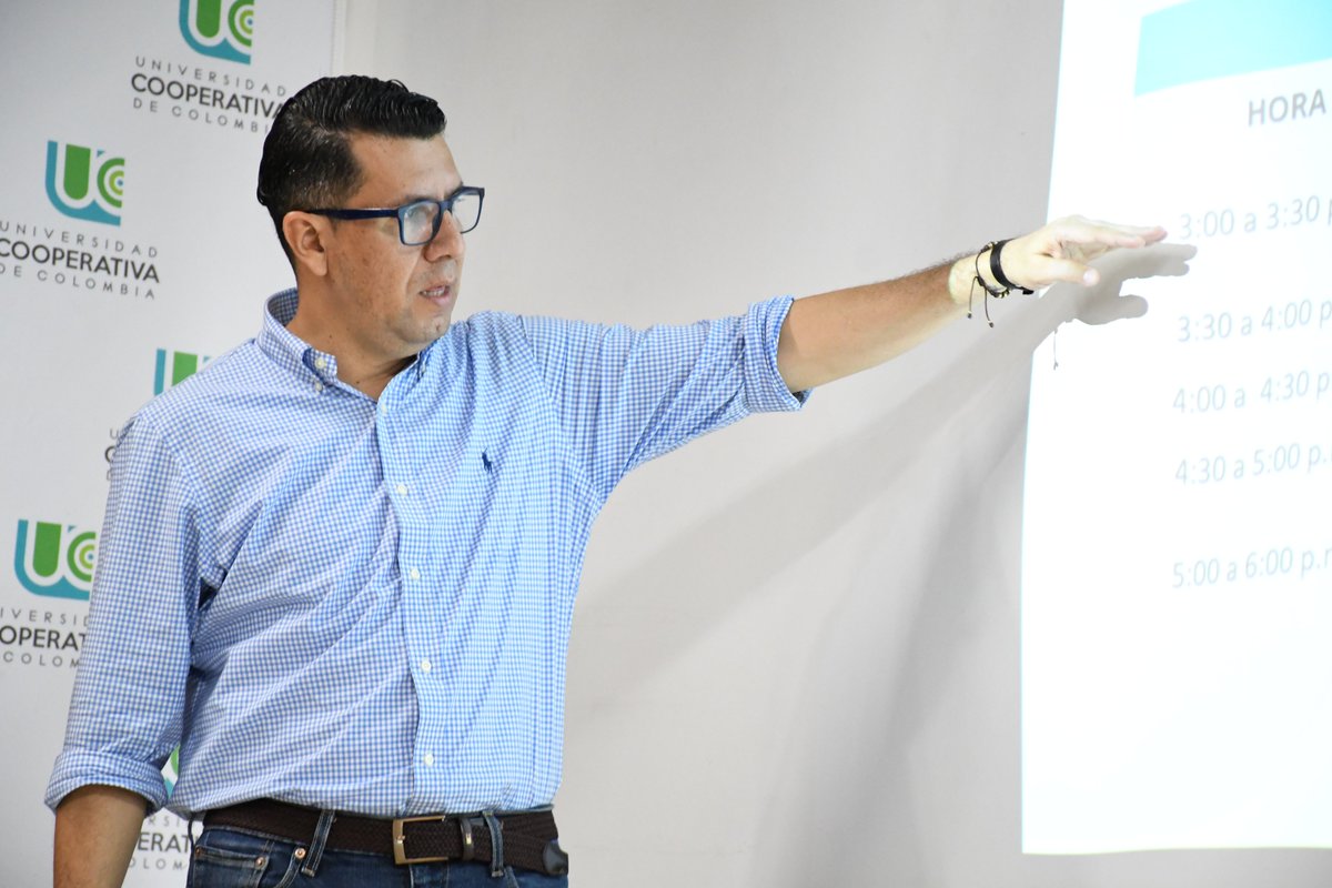 uccibaguespinal's tweet image. A quienes ves aquí serán los mejores en georreferenciación con tecnologías avanzadas para el geoposicionamiento gracias a la #UCC 💙💚

Ellos han decidido iniciar su futuro profesional en una increíble disciplina con la que cumplirán grandes retos. 😁

#GeoTop 😎