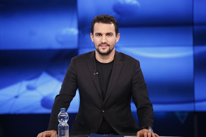 🇦🇱🇬🇧 tweet media