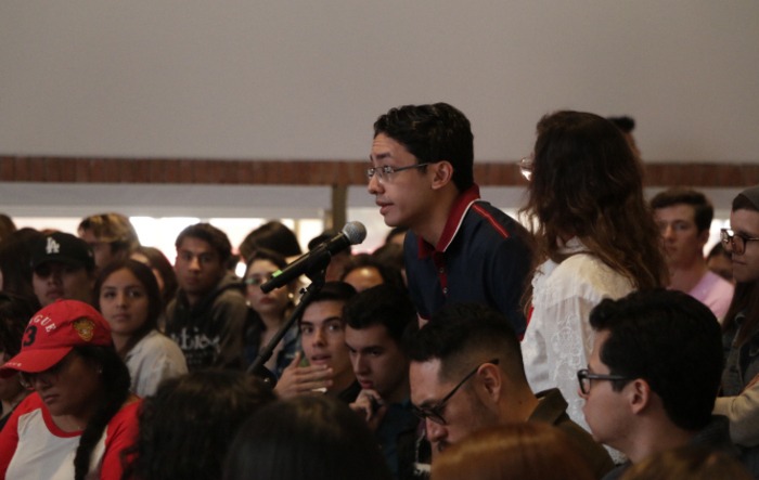 IBERO_mx's tweet photo. #Comunicado Estudiantes IBERO conversan con Jorge Álvarez Máynez, candidato presidencial de Movimiento Ciudadano.

Expresan sus dudas sobre los grandes temas que preocupan al país, como seguridad, corrupción y educación: https://t.co/q4Z68xuAq1 https://t.co/mH10eo1pO9